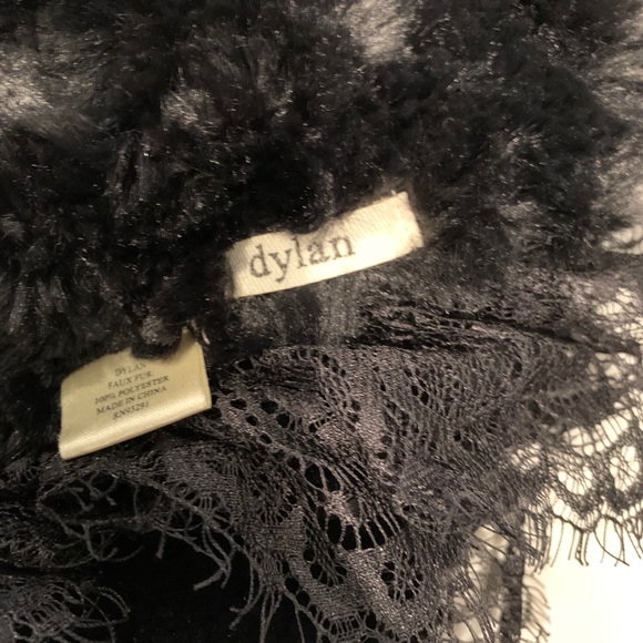 Scarf with lace detail - Picture 3 of 6